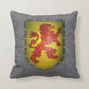 Chainmail bakgrundsmetall skyddar rött lejont kudde