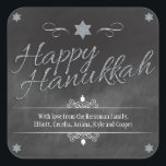 Chalkboard Faux Silver Glitter Hanukkah Fyrkantigt Klistermärke<br><div class="desc">En bakgrund i en krita visar ord "Lycklig Hanukkah" som återges i en silver faux glitter-effekt. En silver-glitterstjärna av David skildrar mönstrets överkant. Dreidels läggs till som accents tillsammans med uravändiga dekorationer i ram ditt speciella budskap. Perfekt sätt att göra din Hanukkah firande till en som lyser! Använda som favoriter,...</div>