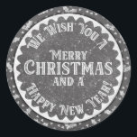 Chalkboard god jul och Gott nytt år Runt Klistermärke<br><div class="desc">Roligt och klistermärke för julhelgens perfekt för dekoration av kort,  kuvert och paket.</div>