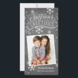 Chalkboard Hälsning 1-Photo Snowflake Helgdag Julkort<br><div class="desc">Det här moderna och snyggt helgdag har handskrivna och kalligrafierade bilder på en trendig ritbordsbakgrund med vismiskt utspridt snöflingor. Finns i ytterligare färg och format. Köp vår online för mer biet i den här utformningen!</div>