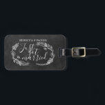 Chalkboard Hand-dragen Blommigt Garland Bröllop Bagagebricka<br><div class="desc">Med handritade bilder av rustik blommigt och snyggt på en kritbakgrund. Anpassa med information om namn och adress. Designad av Thisisnotme©</div>
