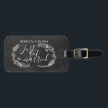 Chalkboard Hand-dragen Blommigt Garland Bröllop Bagagebricka<br><div class="desc">Med handritade bilder av rustik blommigt och snyggt på en kritbakgrund. Anpassa med information om namn och adress. Designad av Thisisnotme©</div>