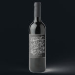 Chalkboard Happiest-Helgdagar Vinflaska Etikett<br><div class="desc">Chalkboard Happiest Helgdagar Vin-etikett med en vacker text: "Wishing yo a Happiest Helgdagars and a Blsed New Year?",  handgjord med jullöv,  poinsettia,  gräs,  bär och vintertid grenar.</div>