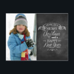 Chalkboard jul Önskemål Helg Vykort<br><div class="desc">Holiddagsmat visas på den här unika kalkylbladet stil jul och nyårskort. Typografi som ska se ut som krita på en tavla ordnas under en banderoll för att skicka ditt bästa. Lägg bara till ett eget foto till den lämnat. Anpassa med egna namn eller meddelanden på motsatt sida eller ta bort...</div>