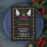 Chalkboard-julinbjudan till Brunch Inbjudningar<br><div class="desc">Den här julbrunch-inbjudan innehåller en kalkylbrädesbakgrund för ljus i rött, grönt och gult som omger dina inbjudan-detaljer. Två vita Julgranar omger också ord: "Ät dryck och vara Merry." Det här är ett roligt till inbjudan era gäster till en Chrismas brunch. Dessa inbjudan är mycket moderna och har en mycket aktiv...</div>