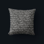 Chalkboard KÄRLEK Pillow Kudde<br><div class="desc">En söt kudde på en kalkbrädesbakgrund som säger att jag kärlek och oxo... </div>