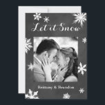 Chalkboard Låt det snöa Helgdag Photo Card Julkort<br><div class="desc">Ljuset snöflingor på en kritersbakgrund accentuerar ditt foto på detta romantiska helgdag-kort.</div>