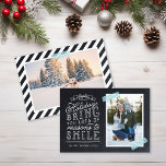 Chalkboard Lettering Helgdag Photo Card Julkort<br><div class="desc">Prisvärda helgdag för utskrift av anpassningsbar med enkla mallar för anpassning. Den här roligten har en snygg, handskriven stil-typografi på ett faux-kritersbakgrund med ett tvätttejp med vattendrag runt fotot. Texten lyder: "Hoppas att helgdagarna ger dig många skäl att le". Anpassa den med dina foton, din familj namn, året eller annan...</div>