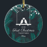 Chalkboard Lovebird Vår första jul tillsammans Julgransprydnad Keramik<br><div class="desc">Chalkboard Lovebird vår första jul tillsammans med keramiskt prydnadsföremål. Anpassa med din anpassningsbar på både framsidan och baksidan.</div>