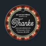 Chalkboard med Passion Fire säger tack Gåvor Etiketter<br><div class="desc">Den djärva moderna typografin brinner med röd glöd som trimmas i faux guld och diamantmarkeringar för Tack för tillfällen. Anpassa med texten. Säg tack till de gäster som var med i party eller kom på en när du levererade något som din kund har köpt,  på paket eller på kvittot.</div>