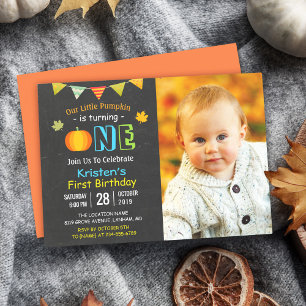 Chalkboard Pumpkin Baby första födelsedagsfoto Inbjudningar