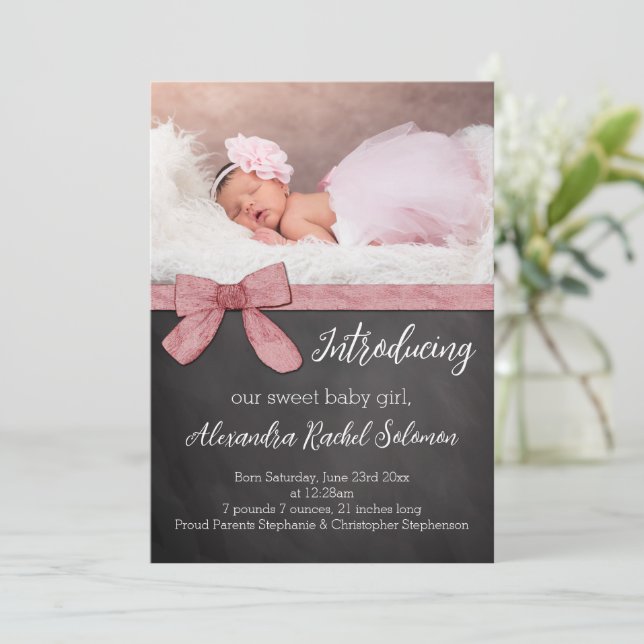 Chalkboard Rosa Bow Girl Baby Birth Notice Meddelande (Stående Fram)