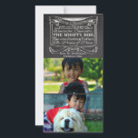 Chalkboard Scripture Christian jul 2 Pic Julkort<br><div class="desc">Två av dina favoritfamiljers bilder, med en unik svartbräda och vit kriteffekt och en inspirerande julklapp. Anpassa den här julbibelversposten med passagesskript från Isaiah 9:6.. till oss får man en son: och hans namn ska kallas Wonderful, Counselor, MIGHTY GOD, The evilong Far, The Prince of Peace. ~Isaiah 9:6 Mörk grått...</div>