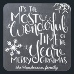 Chalkboard Snowflake Wonderful God jul Fyrkantigt Klistermärke<br><div class="desc">Vackra typografibaserade helgdag. "Det är den mest underbara tiden på året" visas i vit,  handskriven typografi på en kol-grått-kritbakgrund accentuerad med vitt snöflingor.</div>