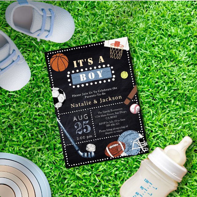 Chalkboard Sport Theme Pojke Shower-inbjudan Inbjudningar (Chalkboard Sport Theme Baby Boy Shower Invitation)