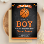 Chalkboard Sports Boy Basketball Baby Shower Inbjudningar<br><div class="desc">Förbluffa dina gäster med den här coola basketbollens babydusch i inbjudan med modern typografi mot en kritbakgrund. Lägg bara till din händelseinformation i den här mallen som är enkel att använda för att göra den till en inbjudan av typen en. Vänd kortet över för att visa en orange och svart...</div>