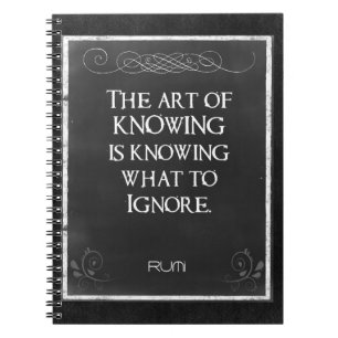Chalkboard-typografi med en inspirationsoffert anteckningsbok med spiral