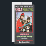 Chalkboard Ugly jul Sweater Photo Card Julkort<br><div class="desc">Toppen,  roligt chalkboard,  läskpapp Vult julsött fotoport med roligt typsnitt på en krita eller svart brädbakgrund. Byt bara ut fotot som visas med din familj porträtt och justera för att passa. Du har problem,  bara kontakta mig! McBooboos illustration av hand plockade.</div>