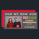 Chalkboard Ugly jul Sweater Photo Card Julkort<br><div class="desc">Toppen,  roligt chalkboard,  läskpapp Vult julsött fotoport med roligt typsnitt på en krita eller svart brädbakgrund. Byt bara ut fotot som visas mot din familj porträtt. Använda ett vågrät-foto så att det passar bäst.</div>