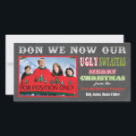 Chalkboard Ugly jul Sweater Photo Card Julkort<br><div class="desc">Toppen,  roligt chalkboard,  läskpapp Vult julsött fotoport med roligt typsnitt på en krita eller svart brädbakgrund. Byt bara ut fotot som visas med din familj porträtt och justera för att passa. H</div>