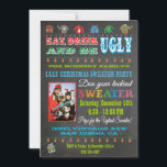 Chalkboard Ugly jul Sweater Photo Inbjudan<br><div class="desc">Toppen roligt ful sweater jul party i en kalkbräda i stil. Modern stil, ljus och en ful sopare mot en svart bakgrund. Byt bara ut fotot som visas här mot fotot och justera så att det passar. Kontakta mig om du vill att jag ordnar inbjudan. McBooboos illustration av hand plockade....</div>