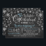 Chalkboard Winter ONEderland Birthday Inbjudan<br><div class="desc">Notera ditt barns första födelsedag Winter ONEderland party med dessa chalkboard snowflake-inbjudningar med blå,  vit och silver glitter. * glitter är en stil-effekt,  ingen riktig glitter används vid skapar av denna design. Alla symboler är © Party Gnistra Design</div>