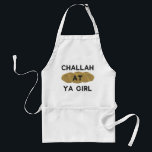 Challah vid Ya Girl Apron Förkläde<br><div class="desc">Den här Challah på Ya Girl-apron kommer att tillföra lite roligt till alla provokativa bakningar! Perfekt Hanukkah-gåva eller gåva till någon i din utmana bakande klubb!</div>