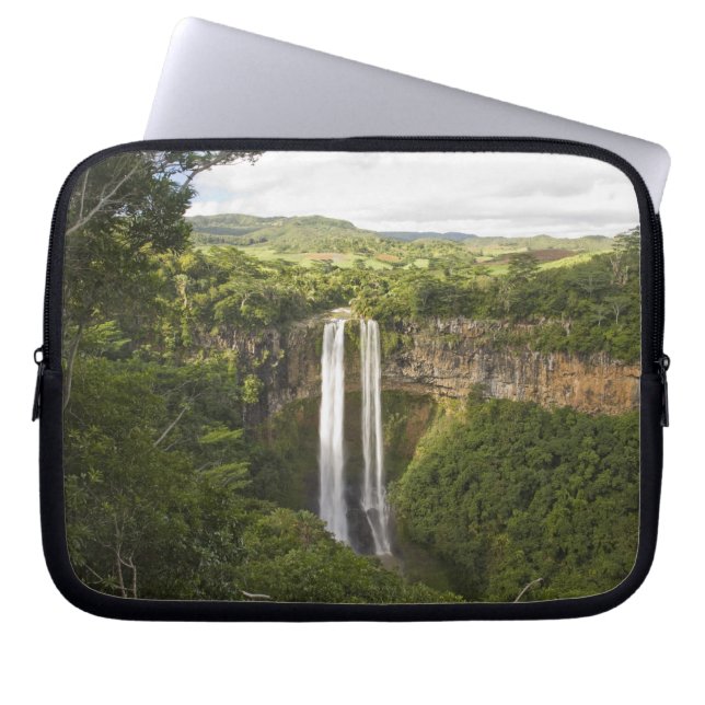 Chamarel vattenfall-högst på Mauritius, över 2 Laptop Sleeve (Framsidan)