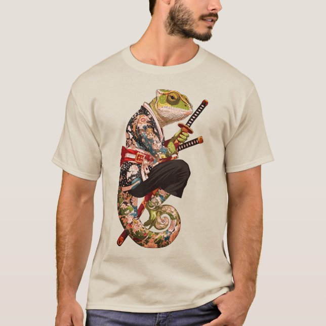 Chameleon Samurai – Tatuerad krigare med Katana T Shirt (Framsida)
