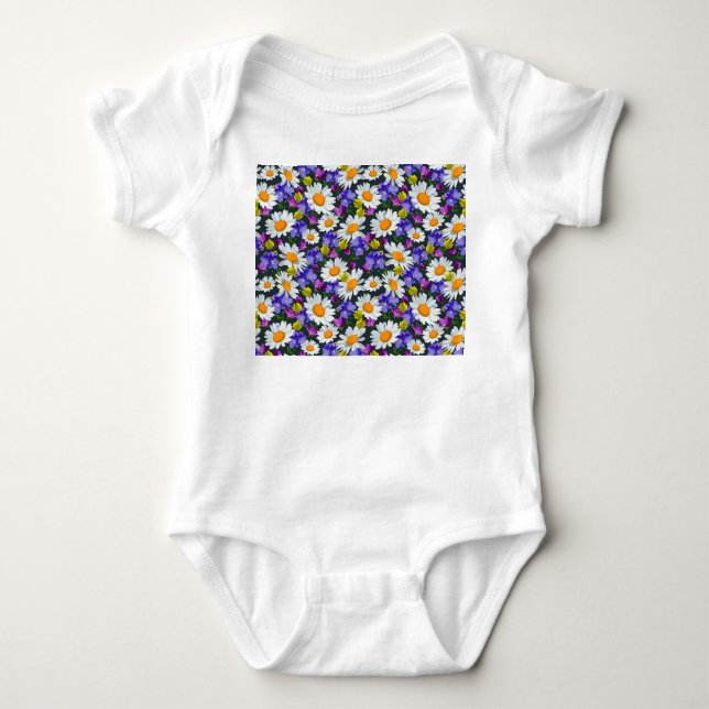 Chamomile, vild blommor: sömlös mönster. t shirt (Framsida)