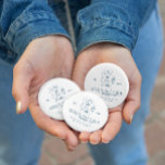 Champagne på Ice | Après Ski Winter Bachelorette Knapp<br><div class="desc">Firar i stil med den här chicen champagne på is | Après Ski Winter Bachelorette Buttons - perfekt för att du har lagt till lite elegans i kallets väderkvarn. Oavsett om du slår på sluttningarna i Aspen, Colorado, eller kokar ihop av elden med ett glas champagne, är dessa knappar det...</div>