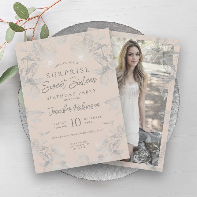 Champagne Silver Blommigt Photo SURPRISE Sweet 16 Inbjudningar (Champagne Silver Floral Photo SURPRISE Sweet 16 Invitation)