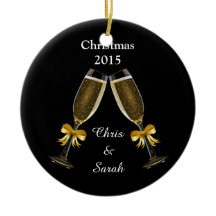 Champagneflöjter på svart