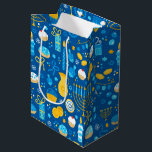 Chanukah Celebrating Gelt Blue<br><div class="desc">Skapa en underbar Chanukah-gåva med den här presentväskan och matchande vävnadspapper.</div>