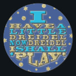 Chanukah "Dreidel Play/Guld,Blue" Stickers Round Runt Klistermärke<br><div class="desc">Chanukah/Hanukkah "Jag har en liten Dreidel nu Dreidel I ska spela/Guld, Blue", Stickers Round. Ha roligt att använda de här klisterlapparna som tårtspadar, beställ säckslutningar eller spelar ingen roll sten dina festligheter! Du kan ändra bakgrunden genom att välja ett stort urval av färg. Tack för att du stannade och shoppade...</div>