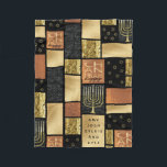 Chanukah Golden Montage Fleecefilt<br><div class="desc">Chanukah Golden Montage Fleece Blanket/Small Personalize genom att ta bort text och lägga till ditt eget meddelande. Välj ditt favoritteckensnitt stil, storlek och färg. Design kan också läggas till i filtstorlekar, mellan stora och medelstora. Storlek: Fleece Blanket, 30" x40" Det är svårt att klara sig själv. Men med det här...</div>