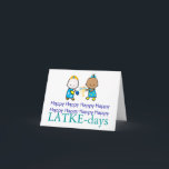 Chanukah-kort för lycklig-dagar helgkort<br><div class="desc">Chanukah-kortet önskemål Lycklig Lycklig Lycklig (x8) LATKE-day. Ett par barn i helgdag klänning och med helgdag symboler dekorerar kortets framsida. Inuti står anpassadet hälsning: Må din dröm alltid kom upp gimmel. Fullständigt anpassade och anpassningsbarhet.</div>