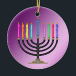 Chanukah Menorah Julgransprydnad Keramik<br><div class="desc">Ha roligt med dem. Tänka teman! Lägg till eller ta bort text och (för lite av en avgift för extra som redan har lagts till här) anpassa baksidan med bilder, färg, din logotyp-/affärsinformation osv.! De är också underbara för gåvor eller använda som den avslutande kurvan på din presentförpackning. Tack så...</div>