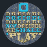 Chanukah "O Dreidel Dreidel..." Stickers Round Runt Klistermärke<br><div class="desc">Chanukah/Hanukkah "O Dreidel Dreidel Dreidel Now Dreidel we will play"/Guld, Blue" Stickers Round. Ha roligt att använda de här klisterlapparna som tårtspadar, beställ säckslutningar eller spelar ingen roll sten dina festligheter! Du kan ändra bakgrunden genom att välja ett stort urval av färg. Guld Glitter lagrar kan strykas. Logotypen kan storleksändras...</div>