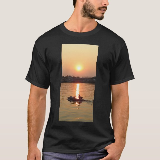 Chao Phraya River solnedgång… Ayutthaya, Thailand Tee Shirt (Framsida)