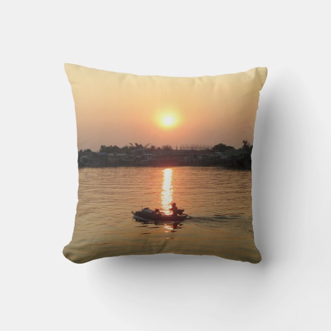 Chao Phraya River Sunset ... Ayutthaya, Thailand Kudde (Framsida)