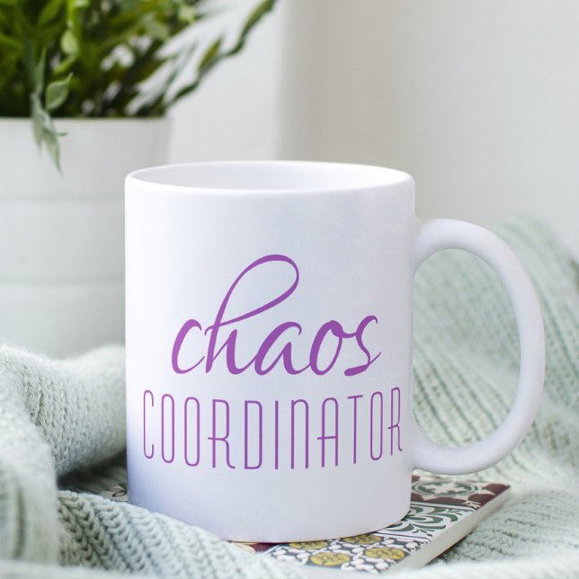 Chaos Coordinator Lila Script Coffee Mugg (Skapare uppladdad)