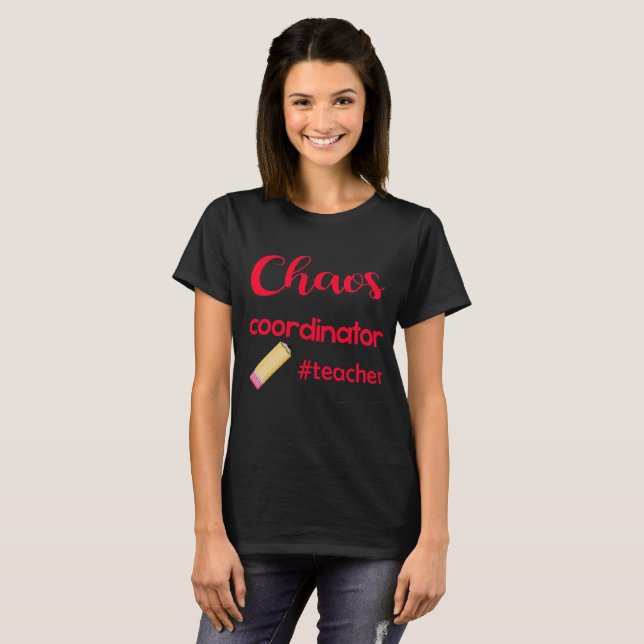 Chaos-samordnare - #Teacher Design T-Shirt (Hel framsida)