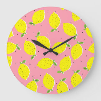 Chaotic Lemons Rosa Polka: Citrus Mönster Stor Klocka