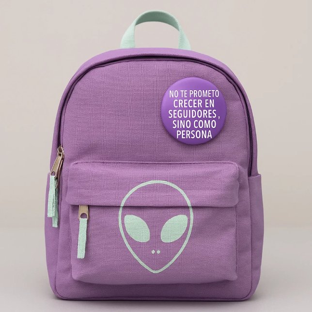 Chapa motivadora morada – No te prometo crecer en  Knapp (Lleva contigo un mensaje auténtico y diferente: esta chapa no busca likes, busca conexión real.)