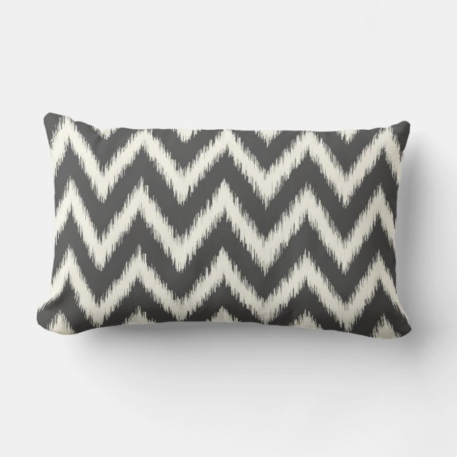 Charcol Grått Ikat Chevron Lumbarkudde (Framsida)