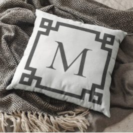 Charcol Monogrammed Grekiska Nyckel Gräns White Kudde