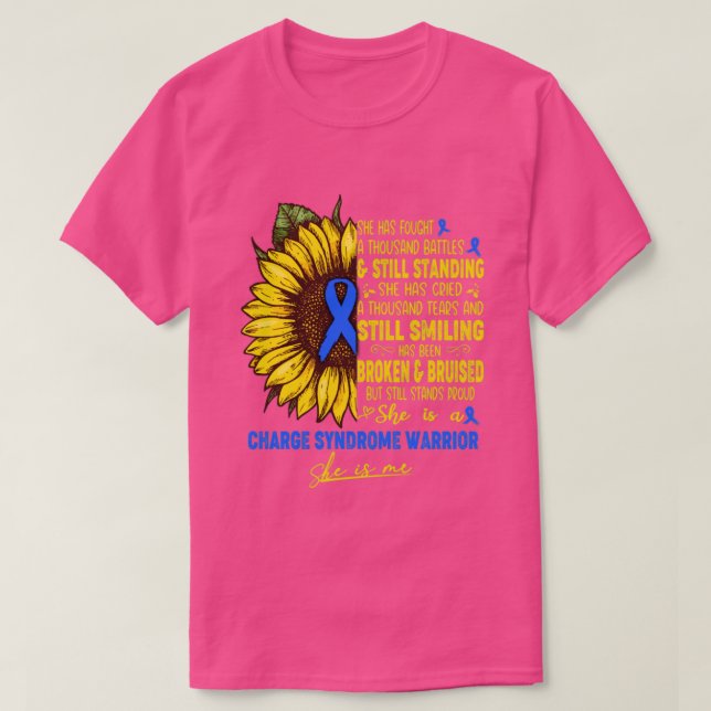 Charge Syndrome Awareness Hon är ett laddningssynd T Shirt (Design framsida)