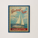 Charleston Jigszawa Puzzle Sailboat Retro S.C. Pussel<br><div class="desc">I Hälsning från Charleston South Carolina vintage resor har man en båt som seglar på vatten med fiskmåsar och blå himmel som är fylld med vackra vita moln.</div>