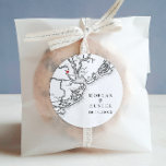 Charleston SC Elegant Black White Wedding Favor Runt Klistermärke<br><div class="desc">Lägg till en charmerande beröring till dina Charlestons bröllopsfavoriter med den här eleganten svarta och vita, nedre, syd-Carolina-karta-märkta klistermärken. Perfekt för försegling av säckar eller dekorera gåvor på historiska och romantiska platser som William Aiken House, Boone Hall Plantation, Magnolia Plantation and Gardens, Cedar Room, Lowndes Grove Plantation, Legare Waring House,...</div>
